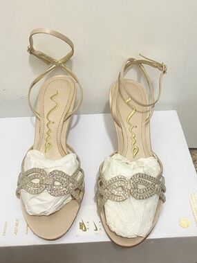 Nina  Size 5 Women’s Crème Strap  Sandals Heels Shoes